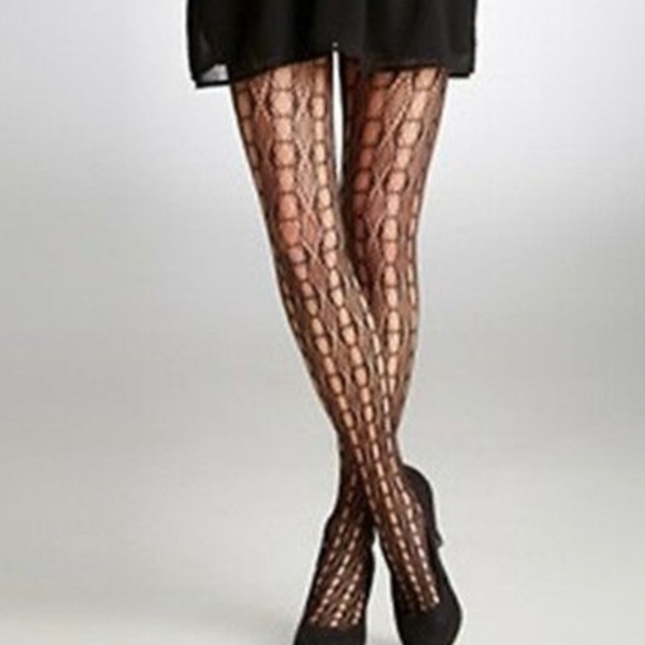 Hue Linear Diamonds Net Tights in Linen - Picture 4 of 8